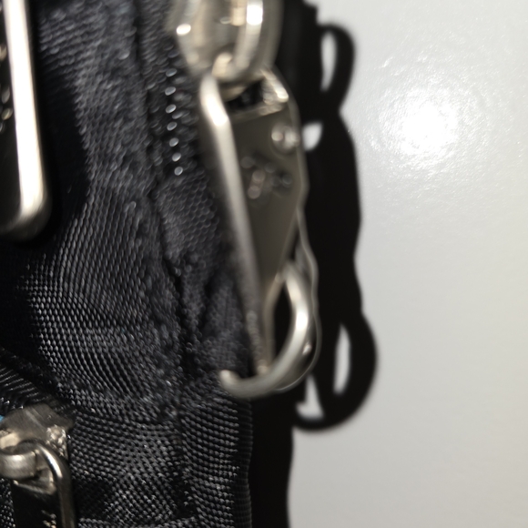 Black Travelon Anti-Theft Crossbody - New Without Tags - Picture 3 of 6